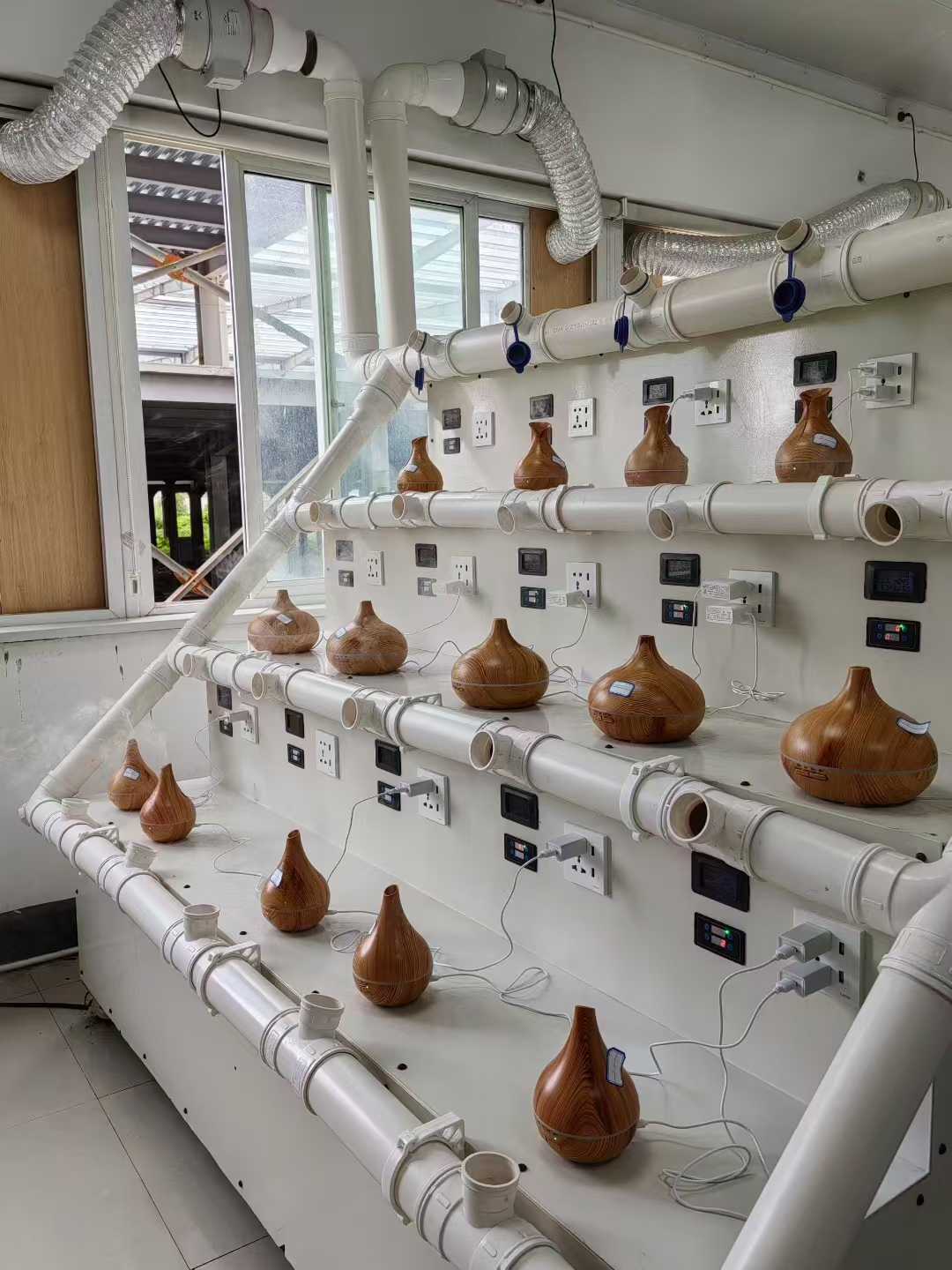 Öldrunarprófun á tréilmdreifara er í gangi